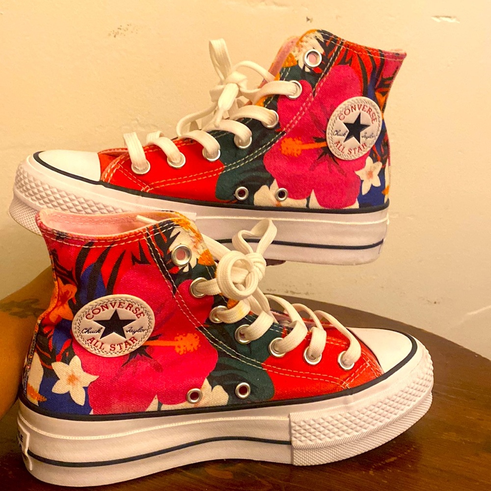 Converse Hi top Floral Size 5